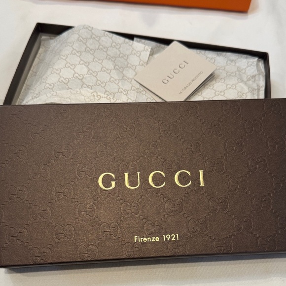 Authentic Gucci Tan Monogram Zippy Wallet - Picture 15 of 15